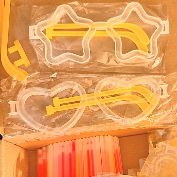 *NWT* 60pc Star & Heart Shaped Glow Glasses & Glow Sticks - Picture 6 of 6